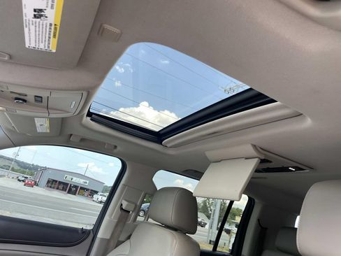 Used 2015 GMC Yukon XL SLT w/ Open Road Package RWD image 21