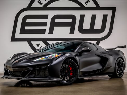 Used 2024 Chevrolet Corvette Z06 w/ Stealth Interior Trim Package RWD image 1