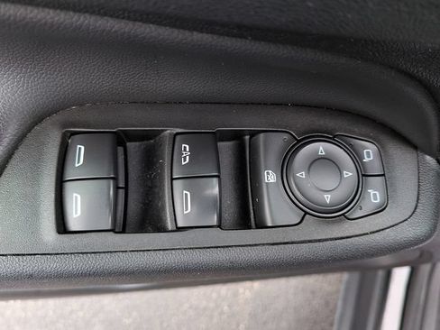 Used 2020 Chevrolet Equinox LT FWD image 16