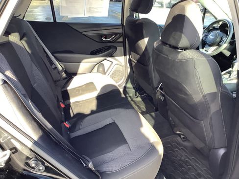 Used 2022 Subaru Outback Premium image 8