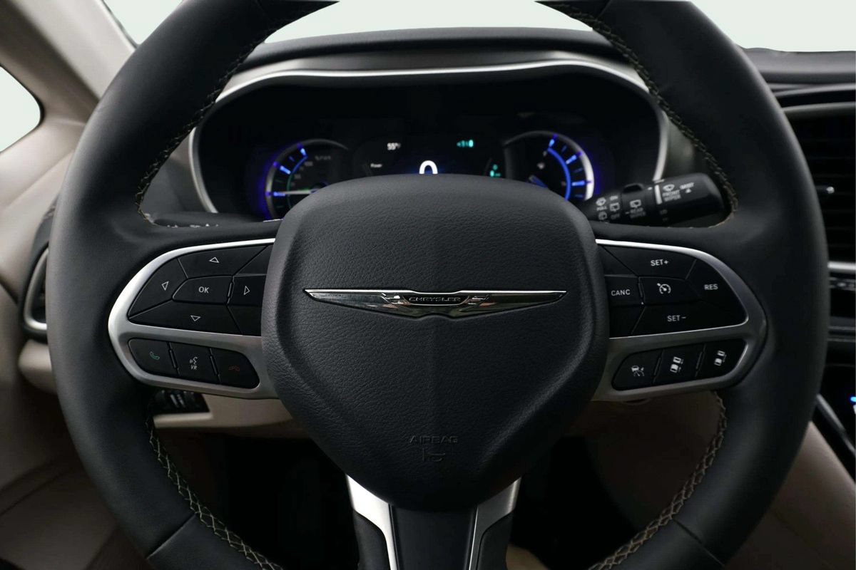 Used 2024 Chrysler Pacifica Limited FWD image 33