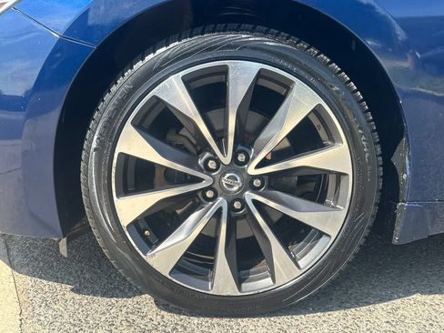 Used 2016 Nissan Maxima SR FWD image 9