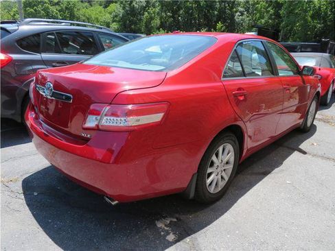 Used 2011 Toyota Camry XLE w/ XLE Extra-Value Pkg #2 FWD image 17