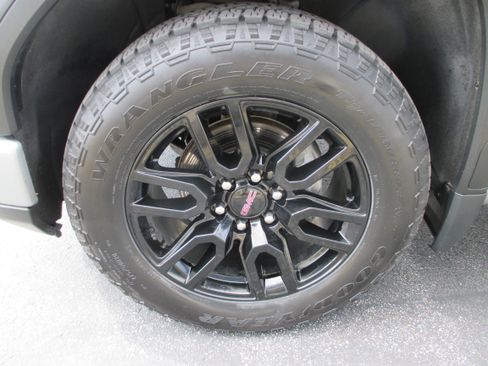 Used 2023 GMC Sierra 1500 Pro w/ Graphite Edition AWD/4WD image 9