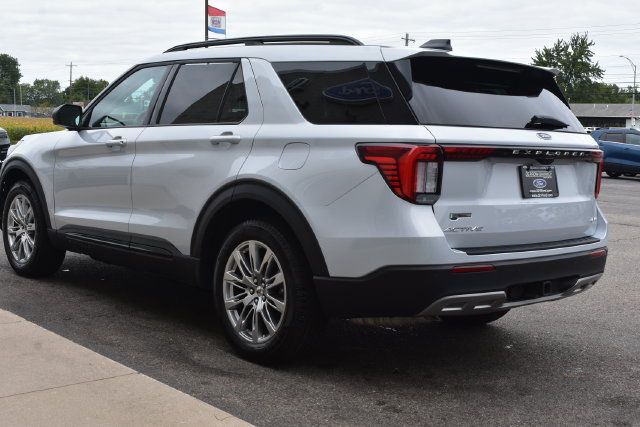 Used 2026 Ford Explorer Active w/ Active Comfort Package AWD/4WD image 16