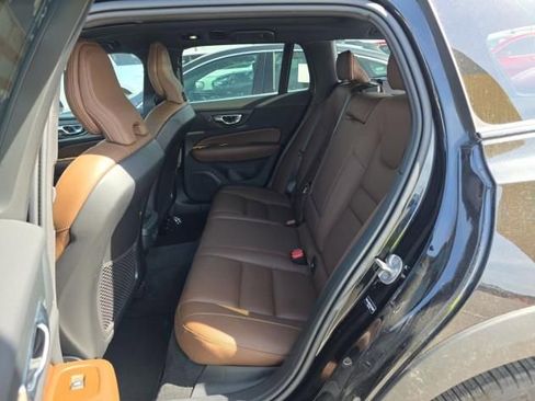 Used 2025 Volvo V60 B5 Cross Country Plus AWD/4WD image 5