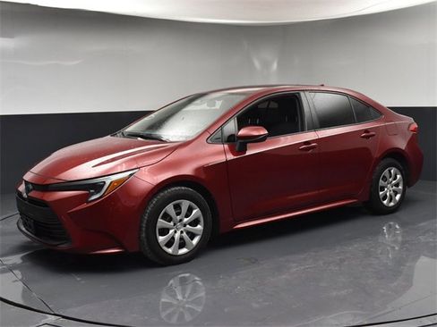 Used 2024 Toyota Corolla LE image 4
