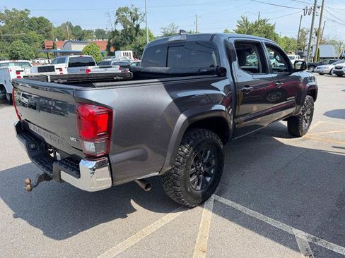 Used 2021 Toyota Tacoma SR5 AWD/4WD image 4