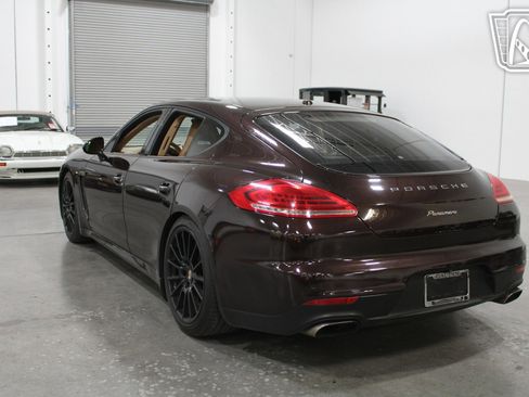 Used 2014 Porsche Panamera 4 image 40