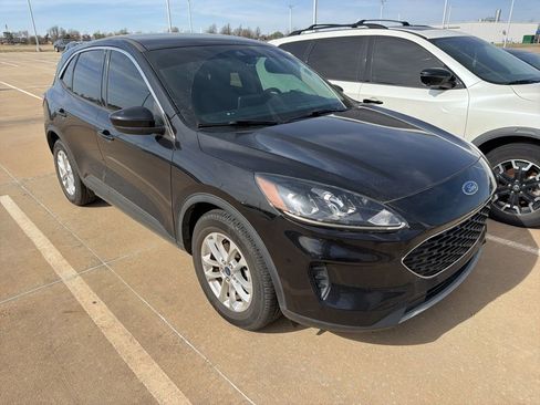 Used 2020 Ford Escape SE image 3