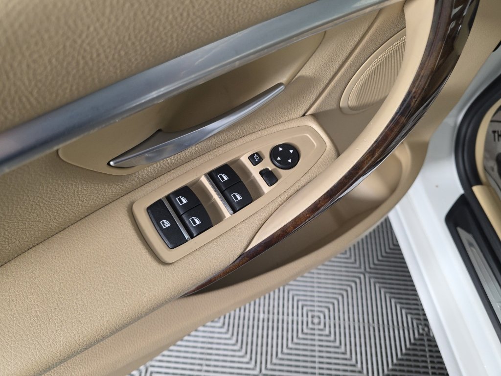 Used 2016 BMW 328i xDrive Sedan AWD/4WD image 12
