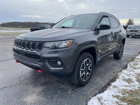 Used 2024 Jeep Compass Trailhawk w/ Trailhawk Convenience Group image 7