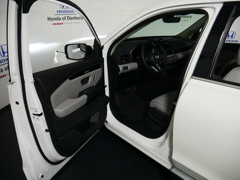 New 2026 Honda Pilot Touring image 27