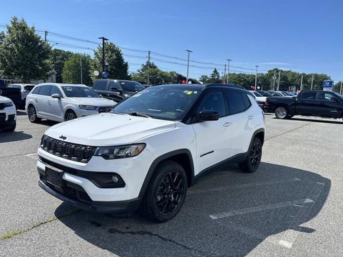 Used 2023 Jeep Compass Latitude AWD/4WD image 7