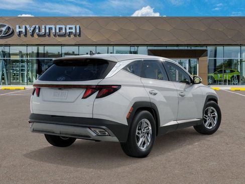 New 2025 Hyundai Tucson SE image 4