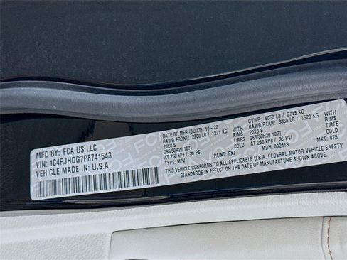 Used 2023 Jeep Grand Cherokee Overland AWD/4WD image 27