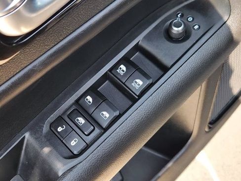 Used 2025 Jeep Compass Latitude w/ Convenience Group AWD/4WD image 22