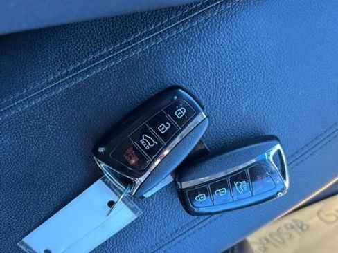 Used 2018 Hyundai Santa Fe Sport image 23