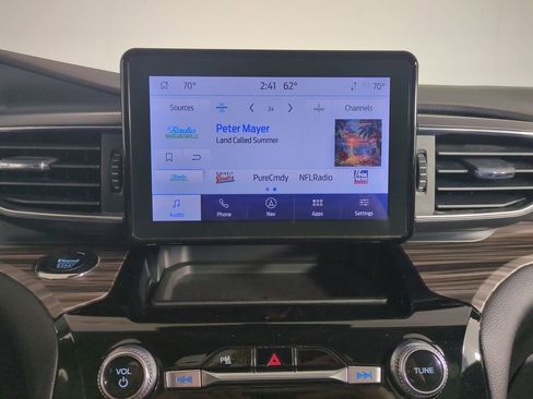 Used 2024 Ford Explorer Limited image 22