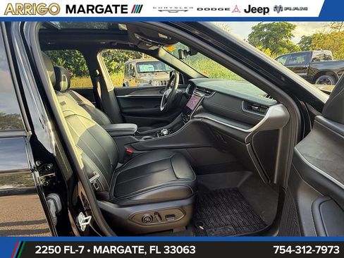 Used 2025 Jeep Grand Cherokee Limited w/ Luxury Tech Group II AWD/4WD image 17