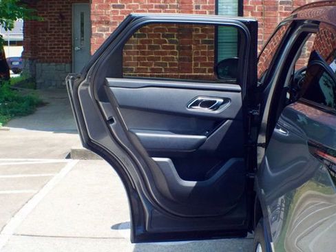 Used 2019 Land Rover Range Rover Velar S image 47