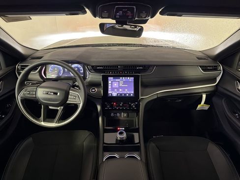 New 2025 Jeep Grand Cherokee L Altitude image 24