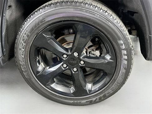 Used 2023 Jeep Grand Cherokee Altitude image 31