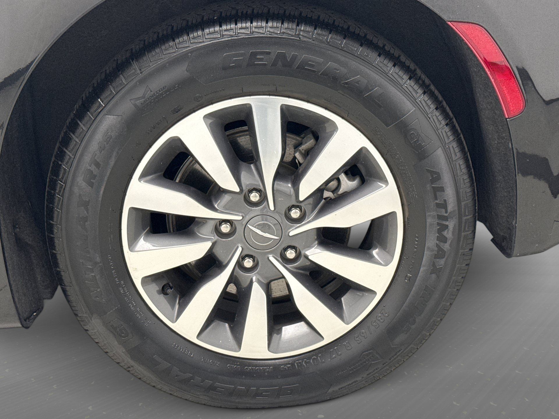 Used 2021 Chrysler Pacifica Limited w/ Premium & Safety Sphere Group FWD image 29