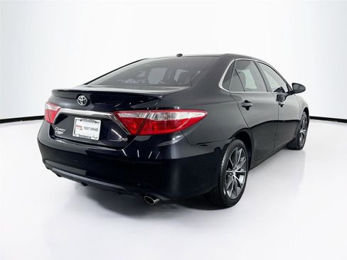 Used 2017 Toyota Camry XSE image 11