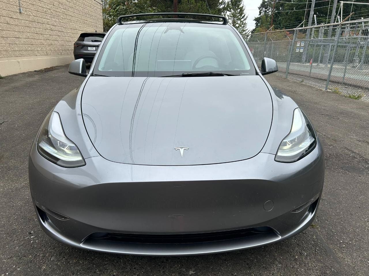 Used 2024 Tesla Model Y Long Range AWD/4WD image 2