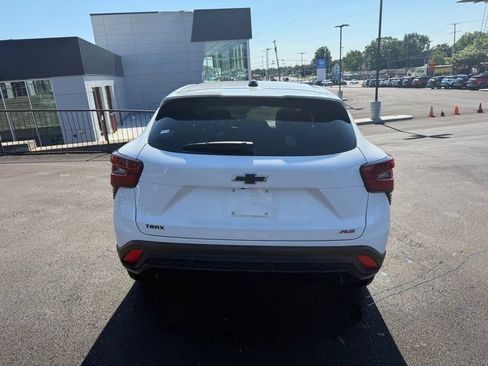 Used 2024 Chevrolet Trax RS w/ Sunroof Package FWD image 7
