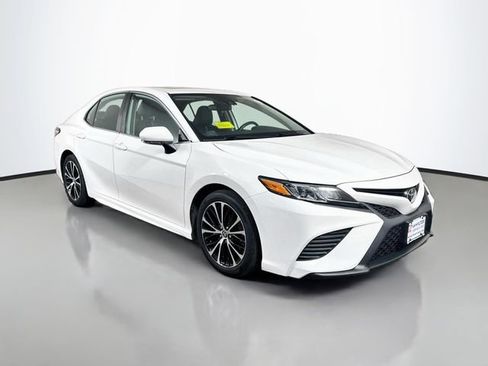 Used 2020 Toyota Camry SE w/ Moonroof Package AWD/4WD image 8