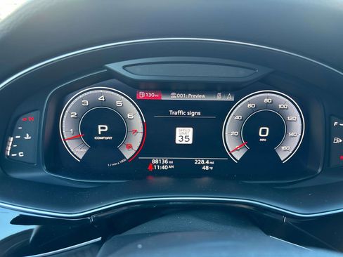 Used 2019 Audi Q8 Premium Plus w/ Premium Plus AWD/4WD image 21
