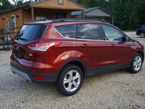 Used 2016 Ford Escape SE w/ Equipment Group 201A AWD/4WD image 16