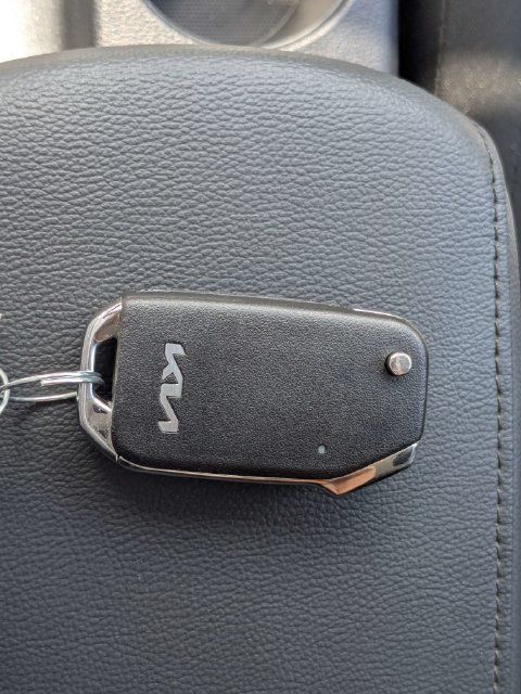 Used 2025 Kia Soul LX w/ LX Technology Package FWD image 30