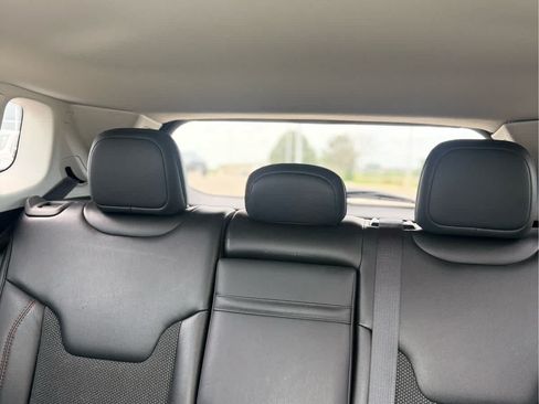 Used 2019 Jeep Compass Trailhawk w/ Cold Weather Group AWD/4WD image 12