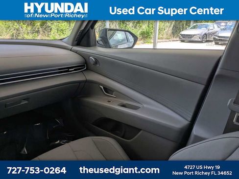 Used 2025 Hyundai Elantra SE FWD image 17