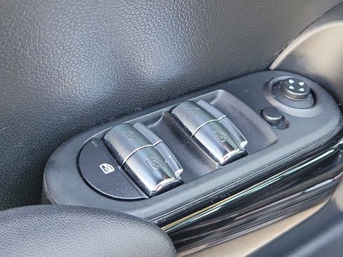 Used 2019 MINI Cooper S image 17