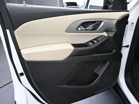 Used 2022 Chevrolet Traverse LS image 15