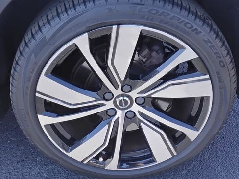 Used 2021 Volvo XC40 P8 Recharge w/ Advanced Package image 11