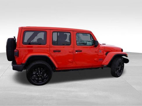 Certified 2025 Jeep Wrangler Unlimited Sahara w/ Safety Group image 5