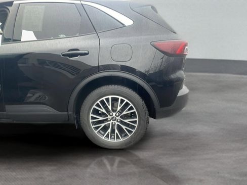 Used 2023 Ford Escape SE image 24