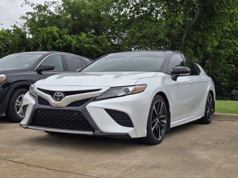 Used 2018 Toyota Camry XSE w/ Driver Assist Package image 3