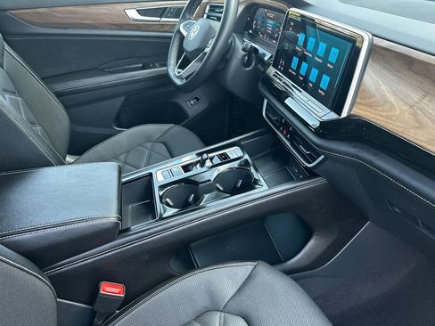 Used 2024 Volkswagen Atlas SE image 19