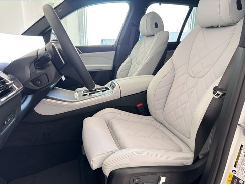 New 2026 BMW X5 xDrive50e w/ Premium Package AWD/4WD image 5