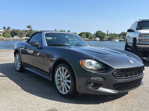 Used 2017 FIAT 124 Spider Lusso RWD image 6
