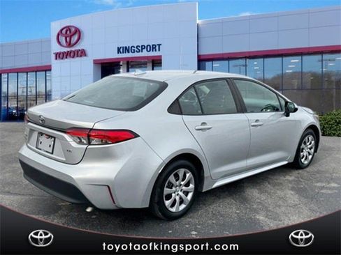 Used 2023 Toyota Corolla LE image 5