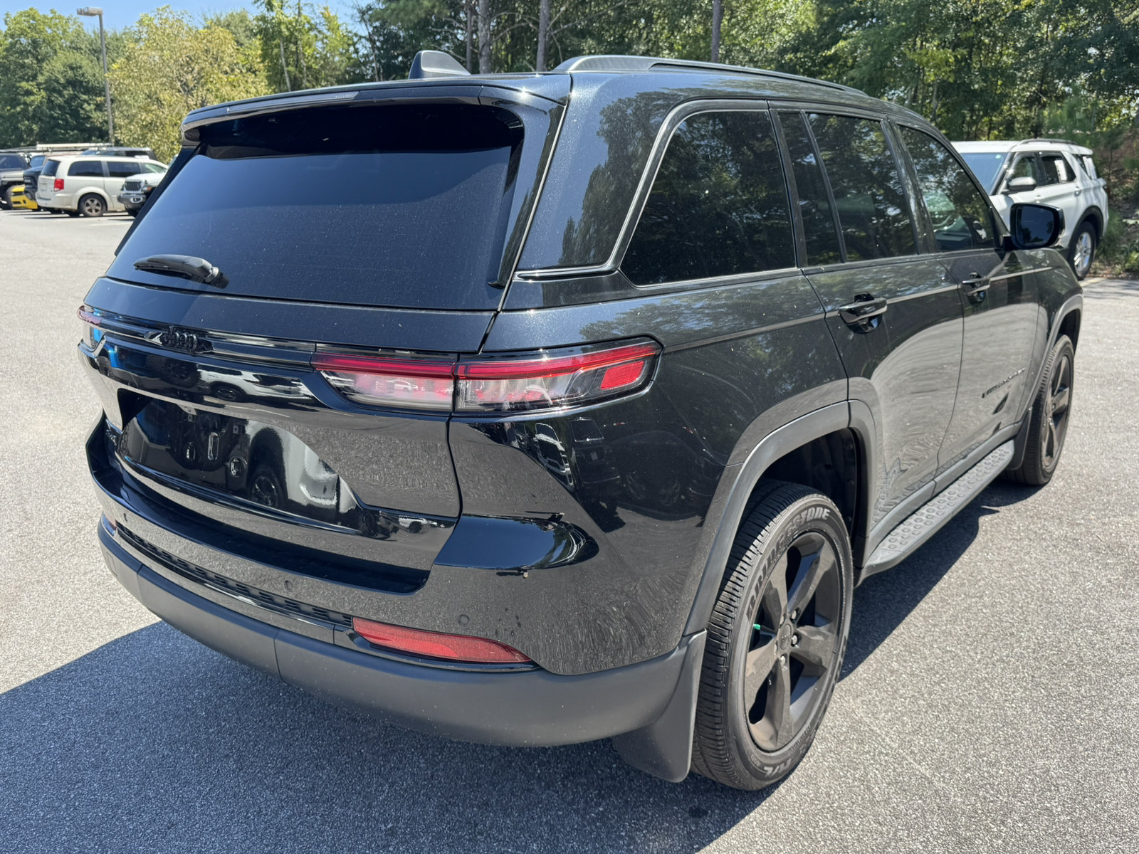 Certified 2025 Jeep Grand Cherokee Altitude AWD/4WD image 5
