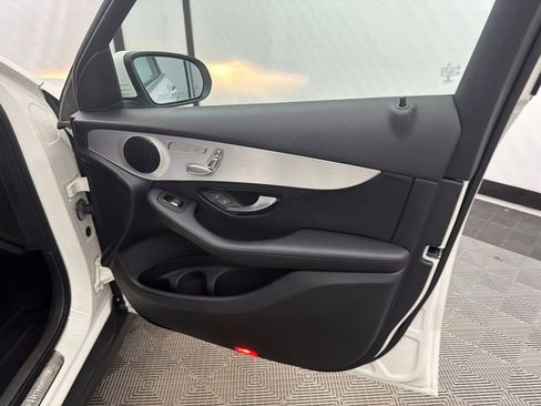 Used 2019 Mercedes-Benz GLC 300 w/ Premium Package image 16