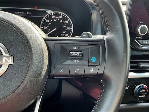 Used 2024 Nissan Pathfinder SV image 11